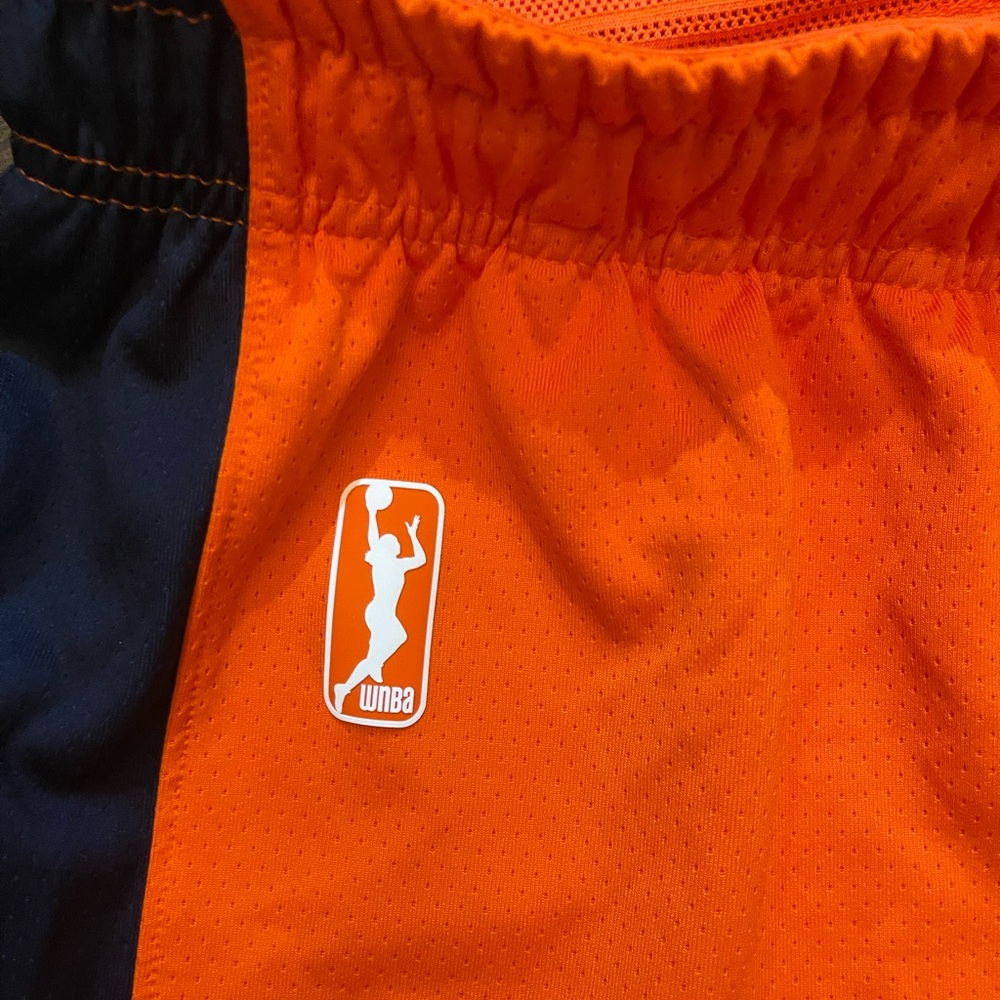 Nike WNBA Connecticut Sun Athletic Shorts. Size XL. New without tags - Picture 2 of 4